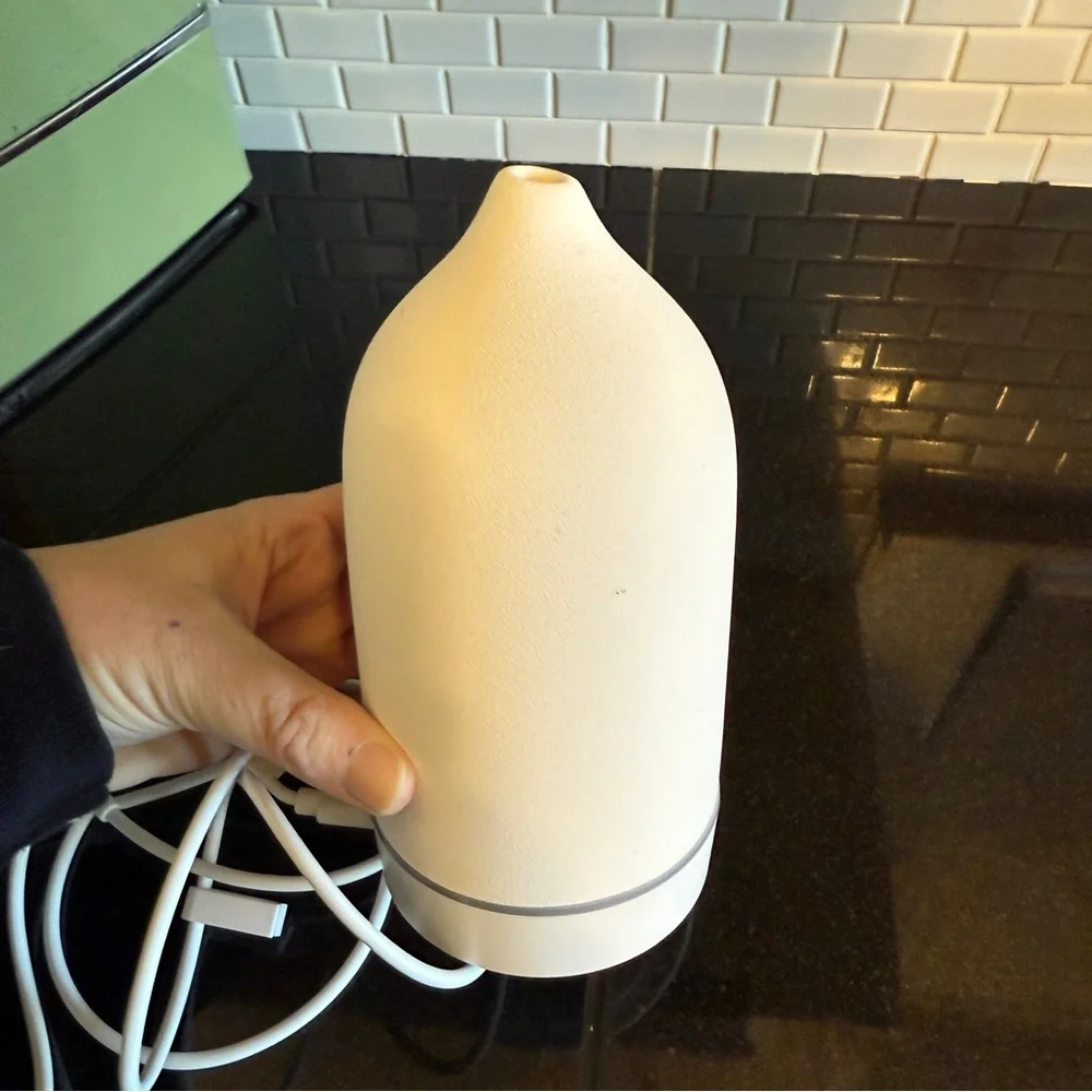 Vitruvi Stone Diffuser - White